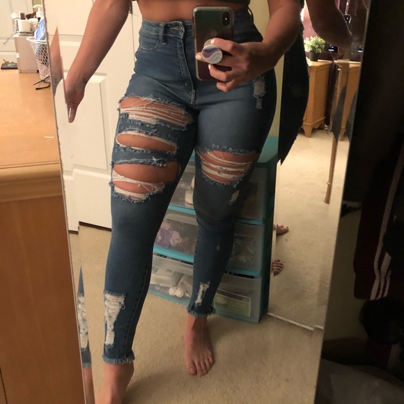 FashionNova ripped jeans - Picture 2 of 4